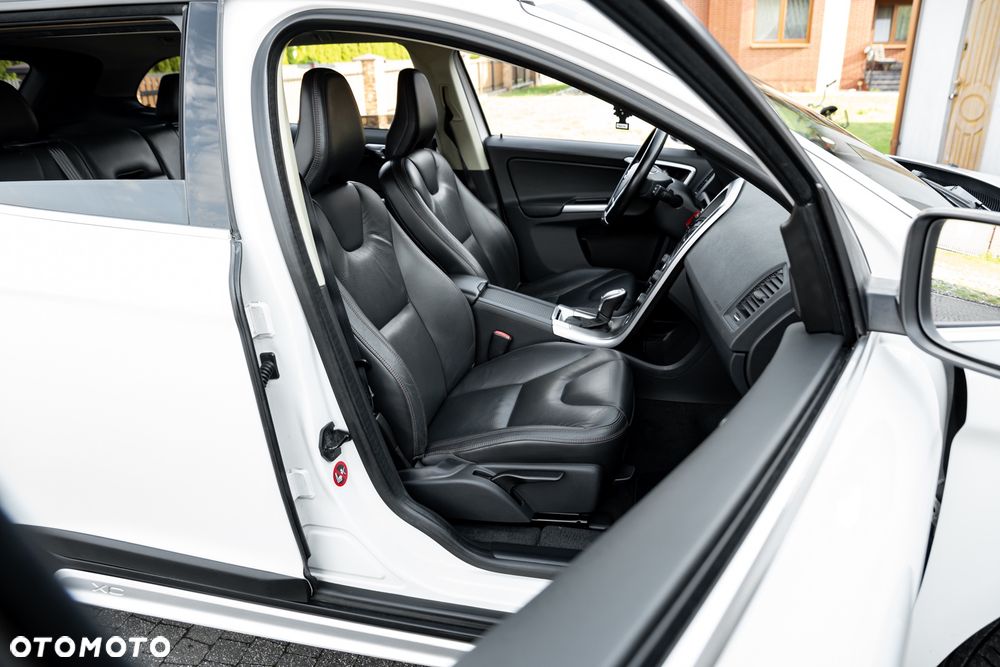 Volvo XC 60 D4 AWD Summum - 25