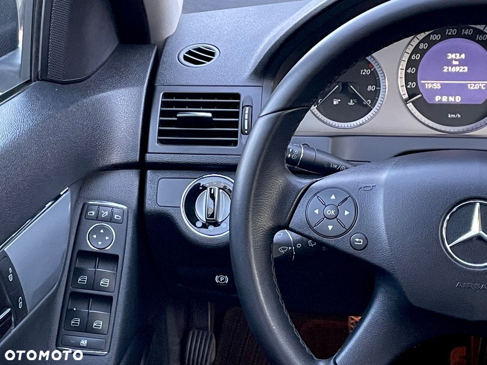 Mercedes-Benz Klasa C 180 T Kompressor Automatik BlueEFFICIENCY Avantgarde - 7