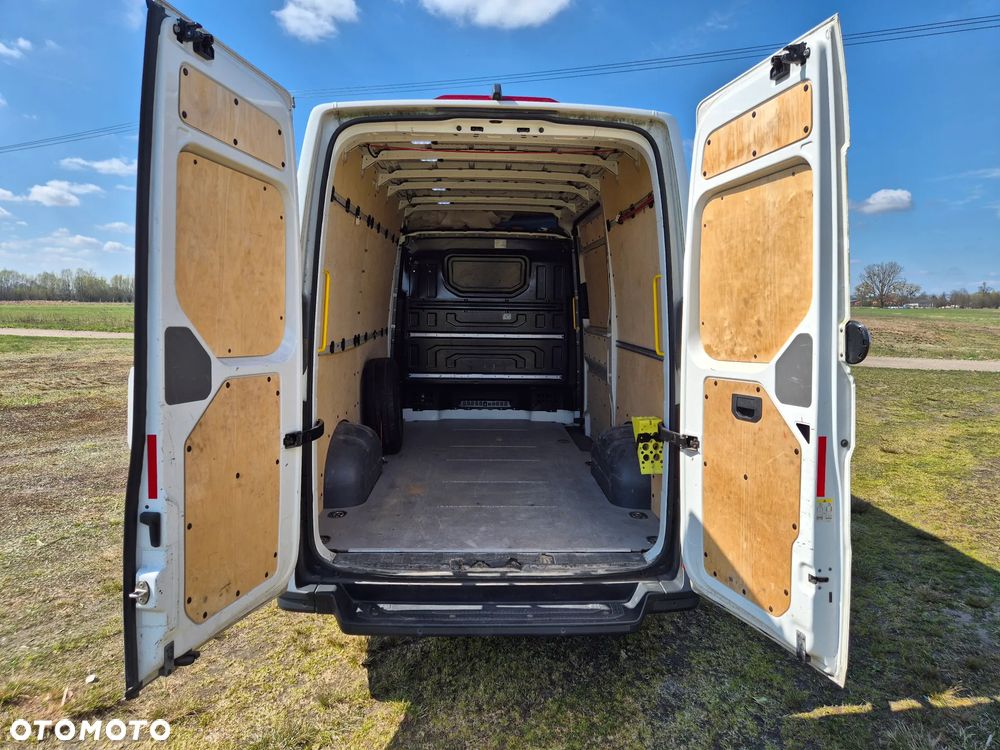 Volkswagen Crafter - 11