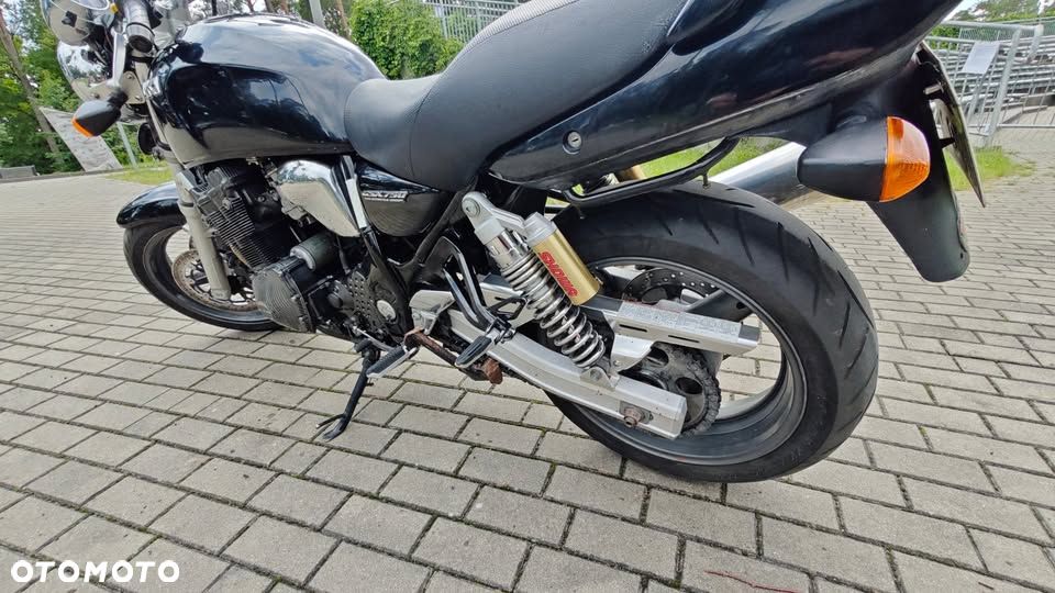 Suzuki GSX - 19
