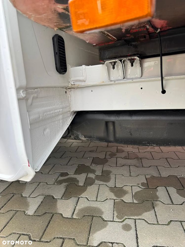 Mercedes-Benz Sprinter - 12