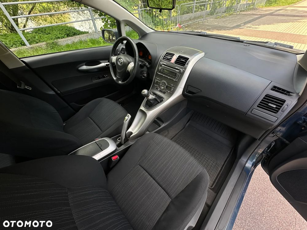 Toyota Auris 1.6 VVT-i Executive - 8