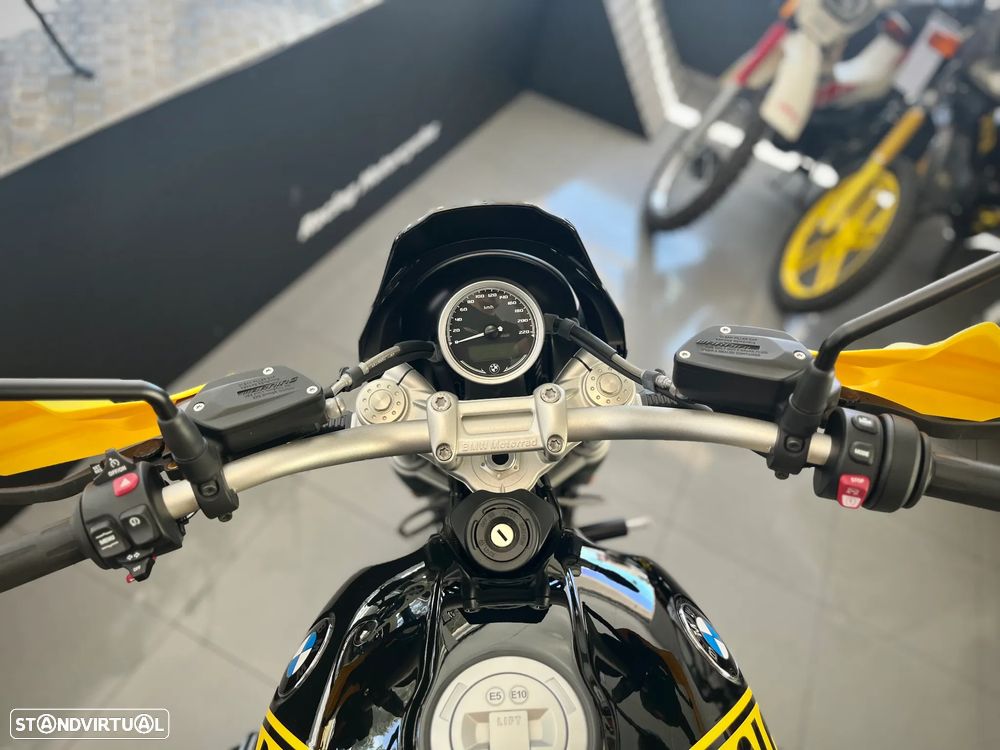 BMW R nineT Urban 40 Years GS - 3