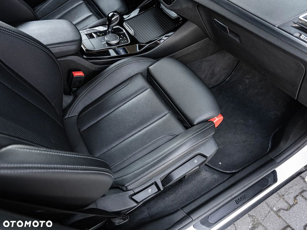 BMW X3 xDrive20i mHEV - 23