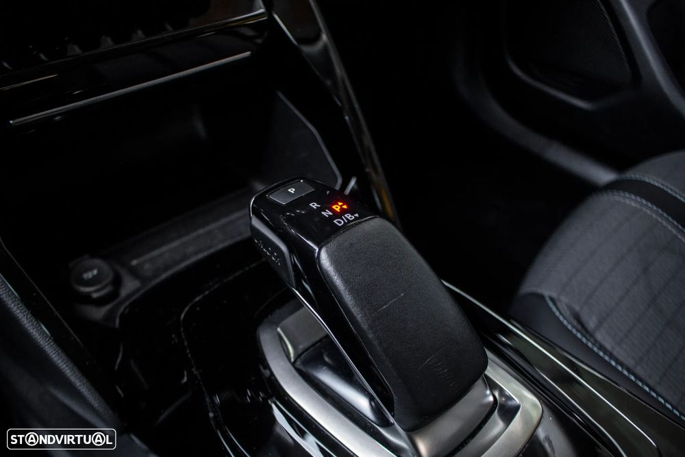 Peugeot e-2008 Allure - 21