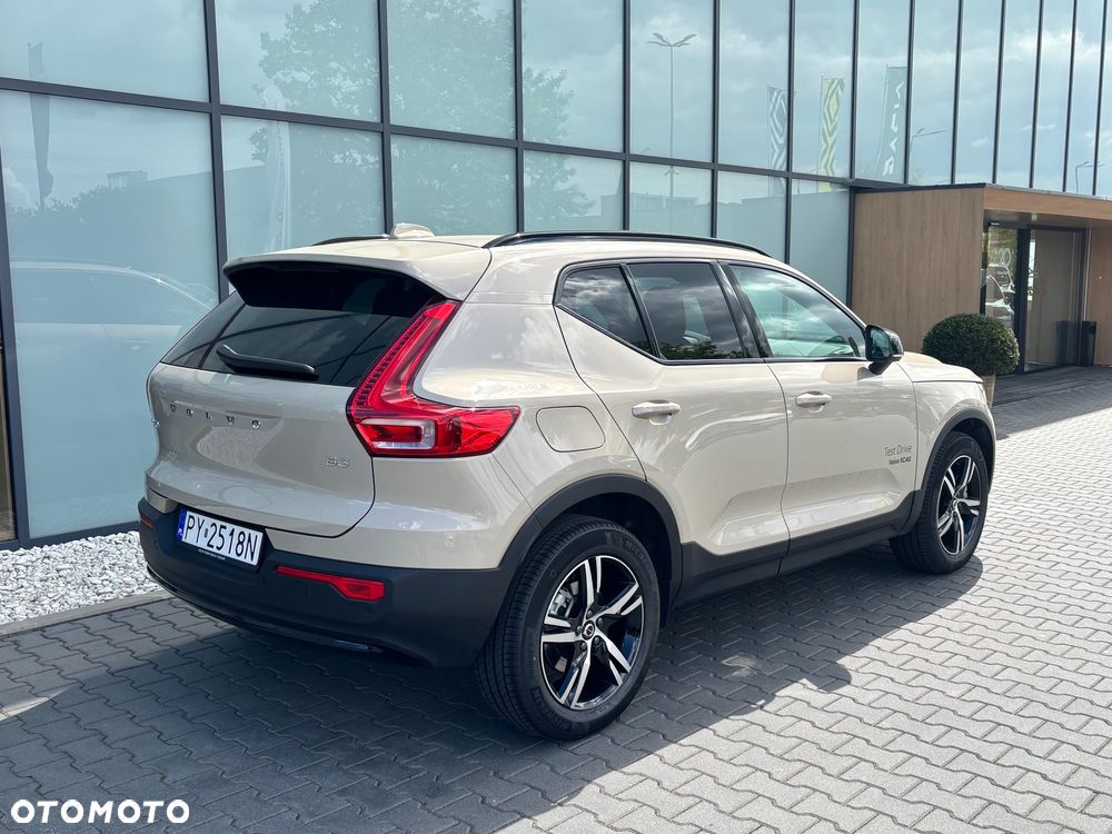 Volvo XC 40 B3 Plus Dark - 6