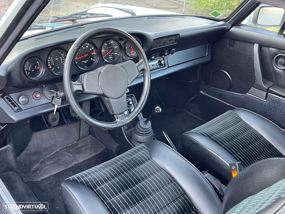 Porsche 911 Série G - 10