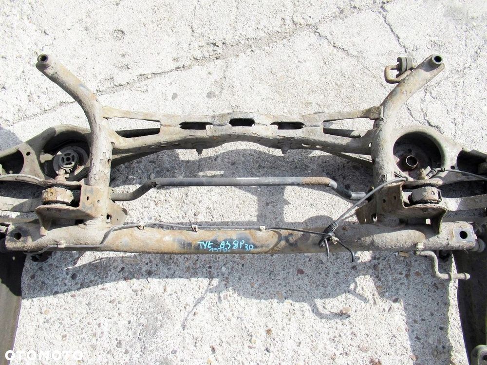 AUDI A3 8P 1.9 TDI 3D BELKA SANKI WÓZEK TYŁ - 3