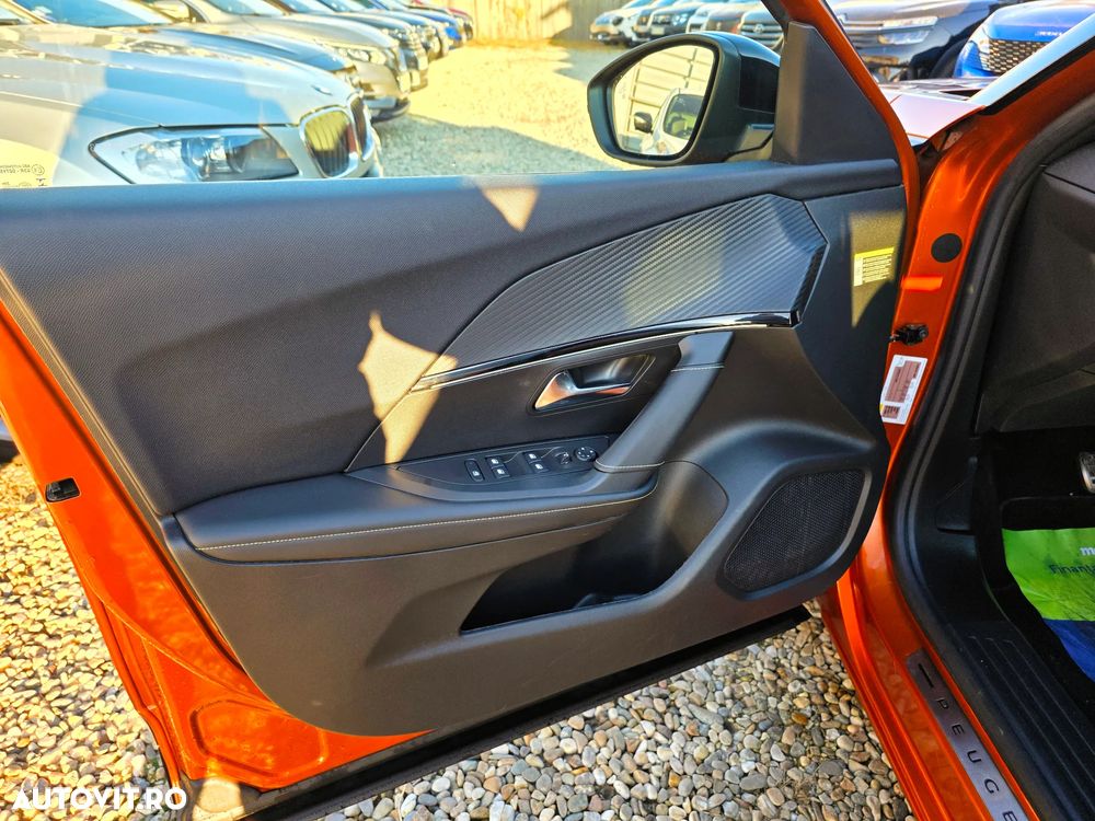 Peugeot 2008 PureTech 130 EAT8 GT Pack - 21