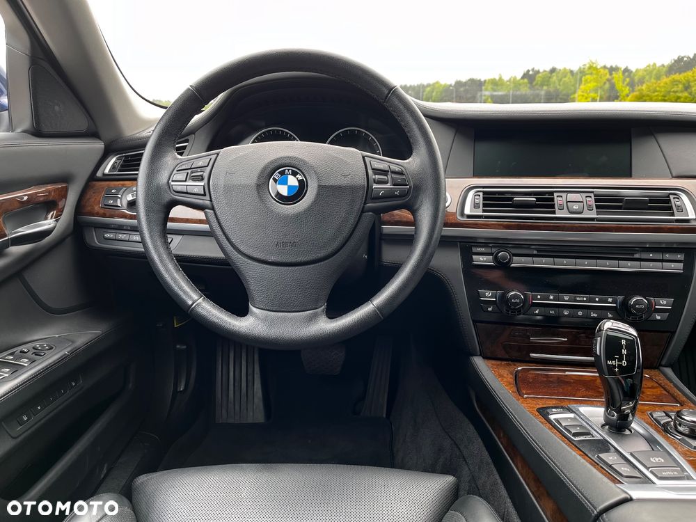 BMW Seria 7 760Li - 6