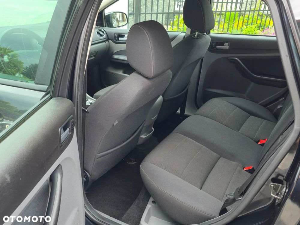Ford Focus 1.8 Titanium - 19