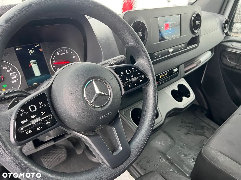 Mercedes-Benz Sprinter - 12