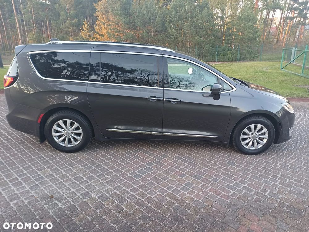 Chrysler Pacifica - 6