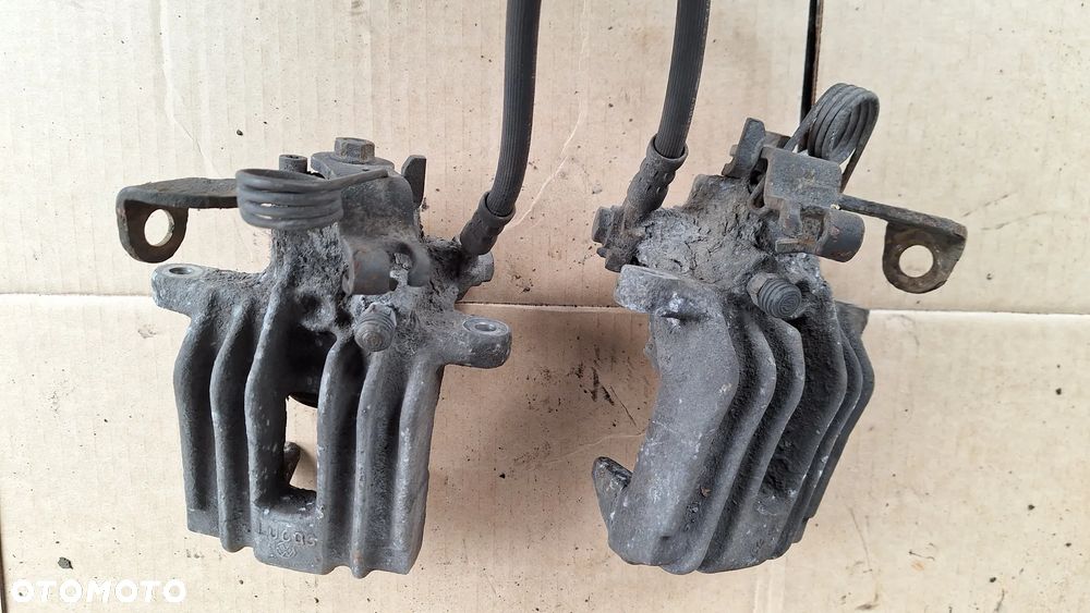 ZACISK PRAWY LEWY TYL AUDI A4 B6 - 3