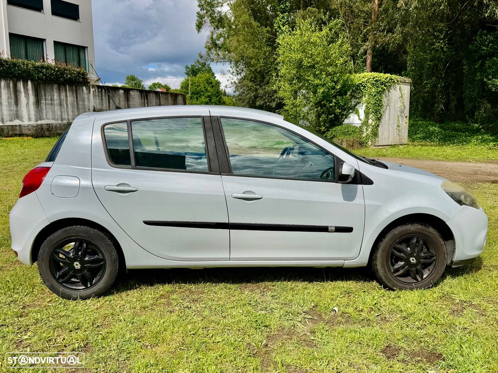 Renault Clio 1.5 dCi Dynamique S - 4