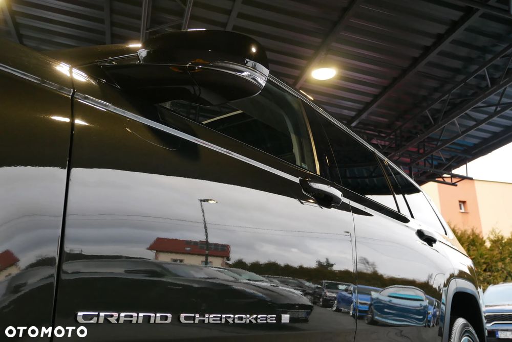 Jeep Grand Cherokee - 34