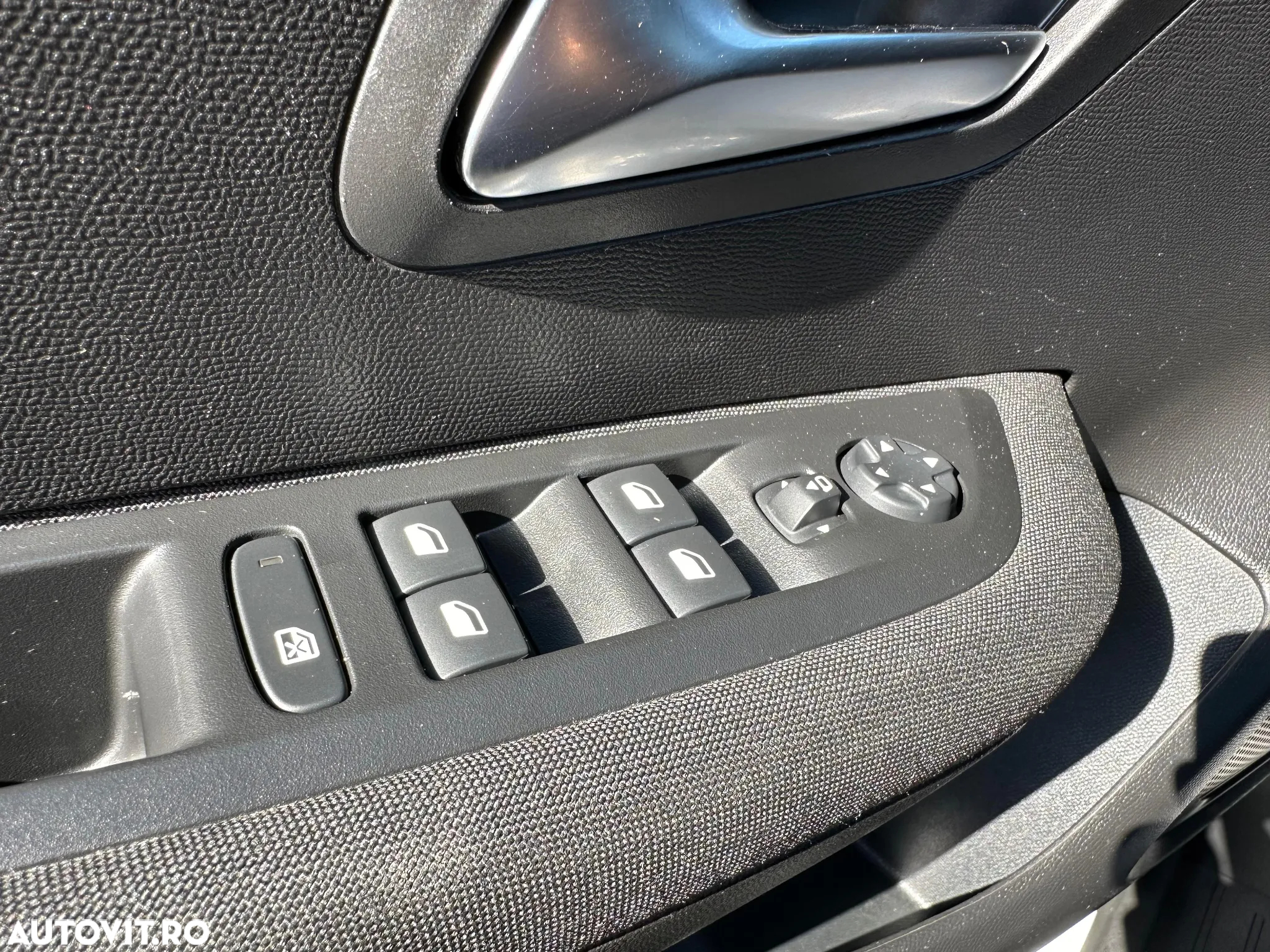 Peugeot 208 1.2 L PureTech STT Active - 29