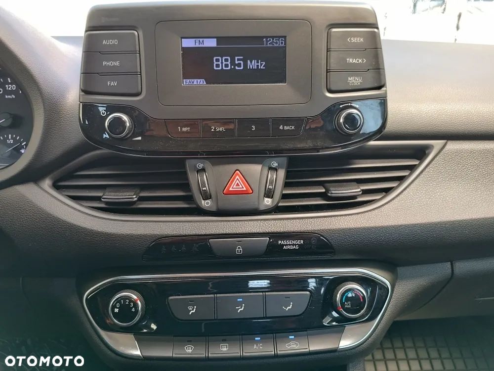 Hyundai i30 1.5 DPI Classic + - 13