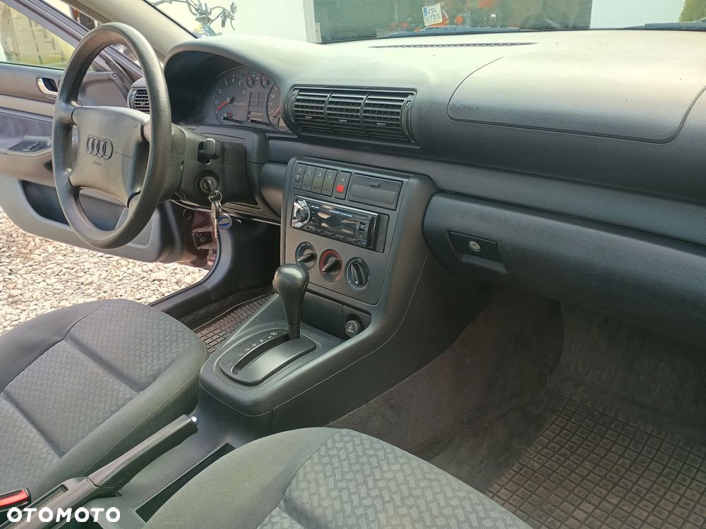 Audi A4 Limousine 1.8 - 23
