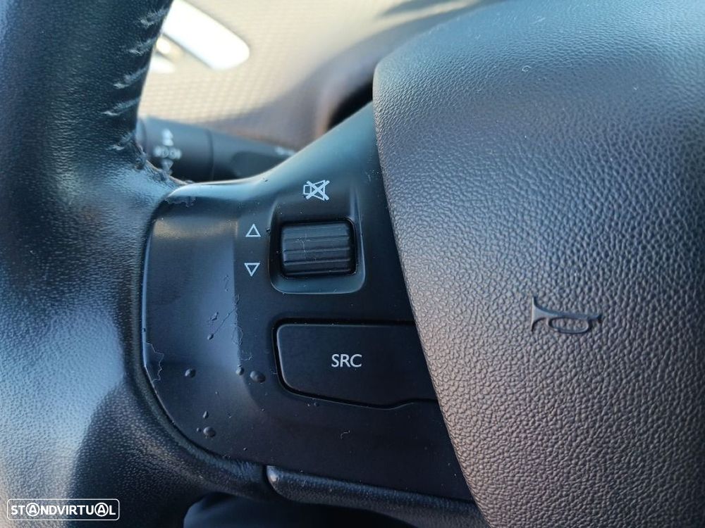 Peugeot 208 1.6 BlueHDi Style - 27