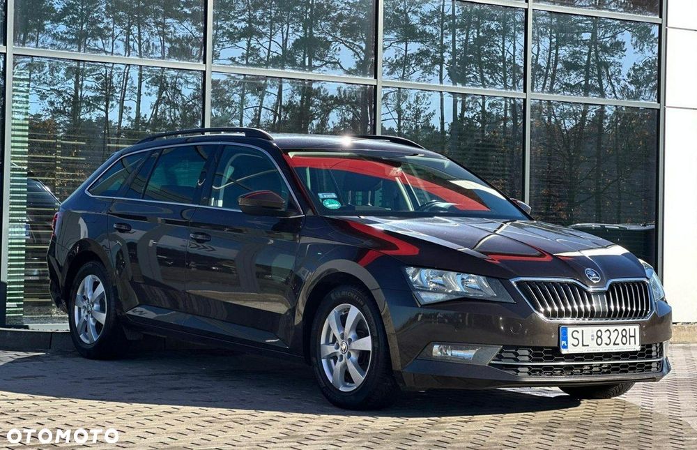 Skoda Superb 2.0 TDI DSG Ambition - 6