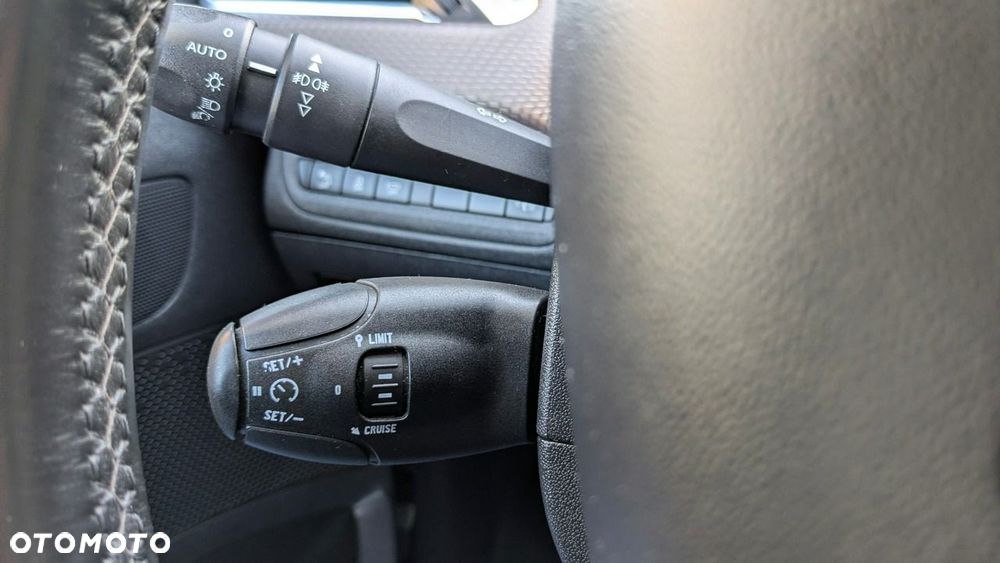 Peugeot 2008 1.6 e-HDi Active S&S - 31