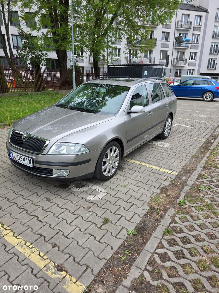 Skoda Octavia 1.6 FSI Automatik Ambiente - 1
