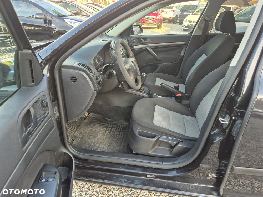 Skoda Octavia 1.6 Ambiente - 14