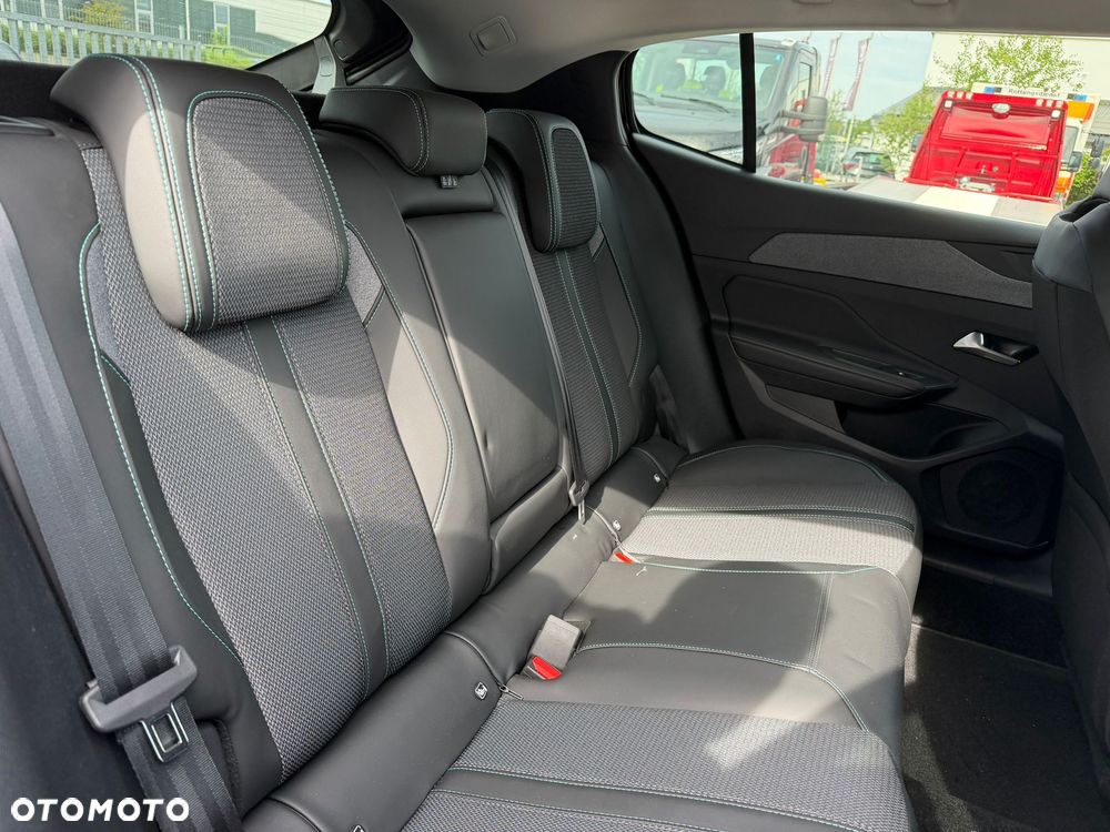 Peugeot 408 180 e-EAT8 Allure Pack - 12