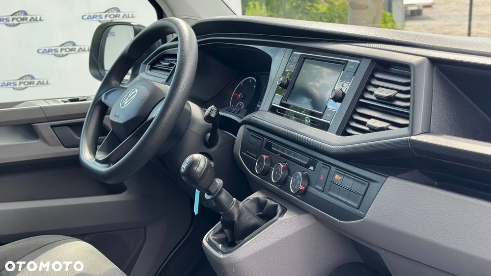 Volkswagen Transporter 2.0 TDI z 2022 roku - 15