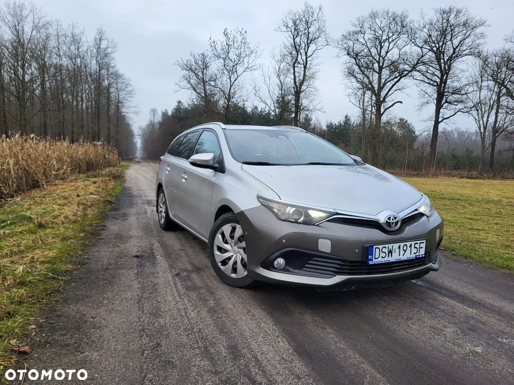 Toyota Auris 1.6 D-4D Premium - 1