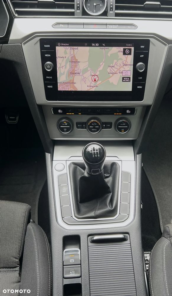 Volkswagen Passat 2.0 TDI SCR Comfortline - 18
