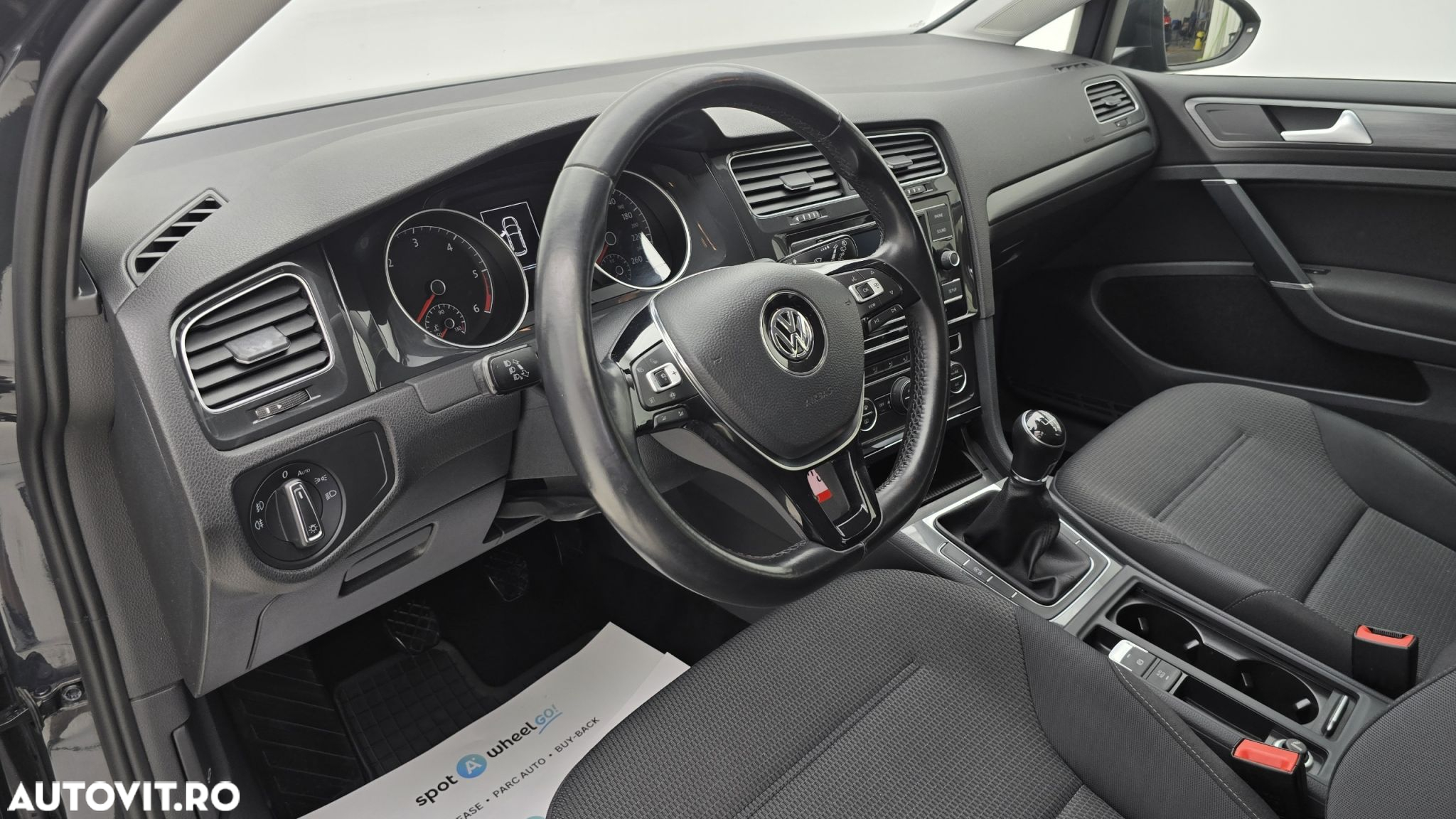 Volkswagen Golf 1.6 TDI Comfortline - 13