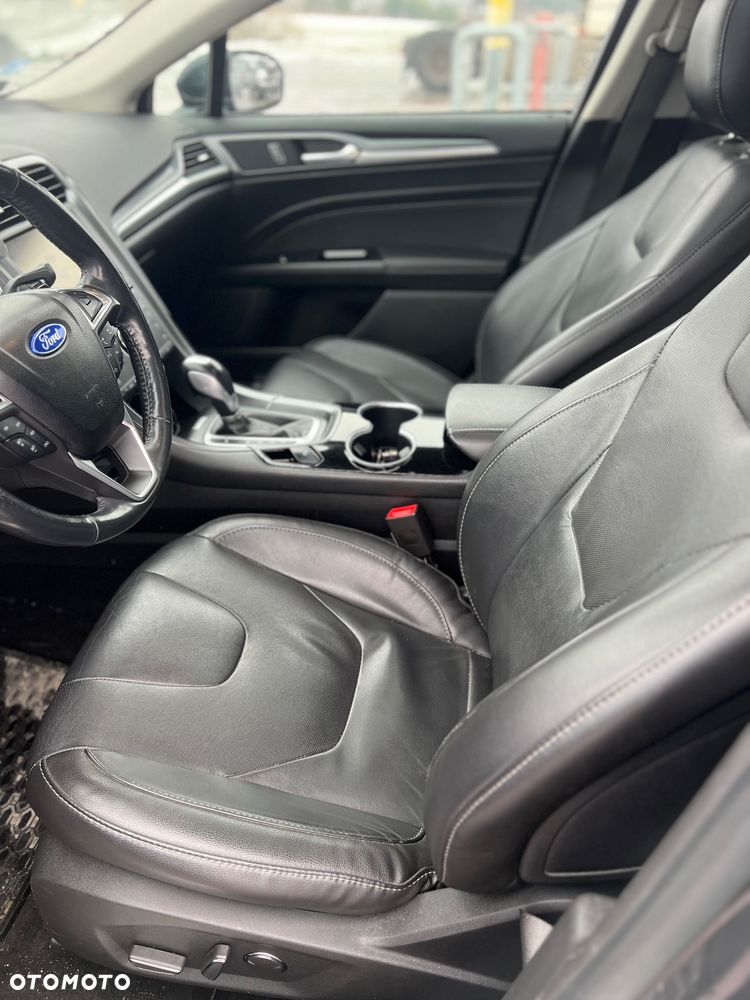 Ford Fusion 2.0 EcoBoost Titanium - 14