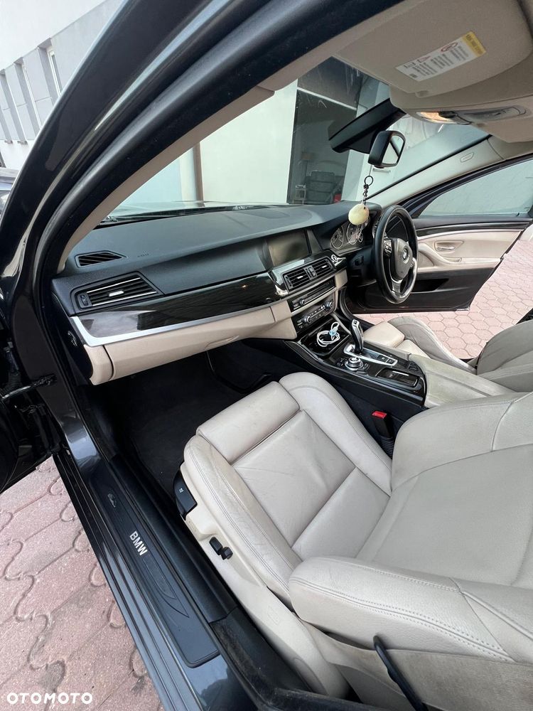 BMW Seria 5 525d - 13