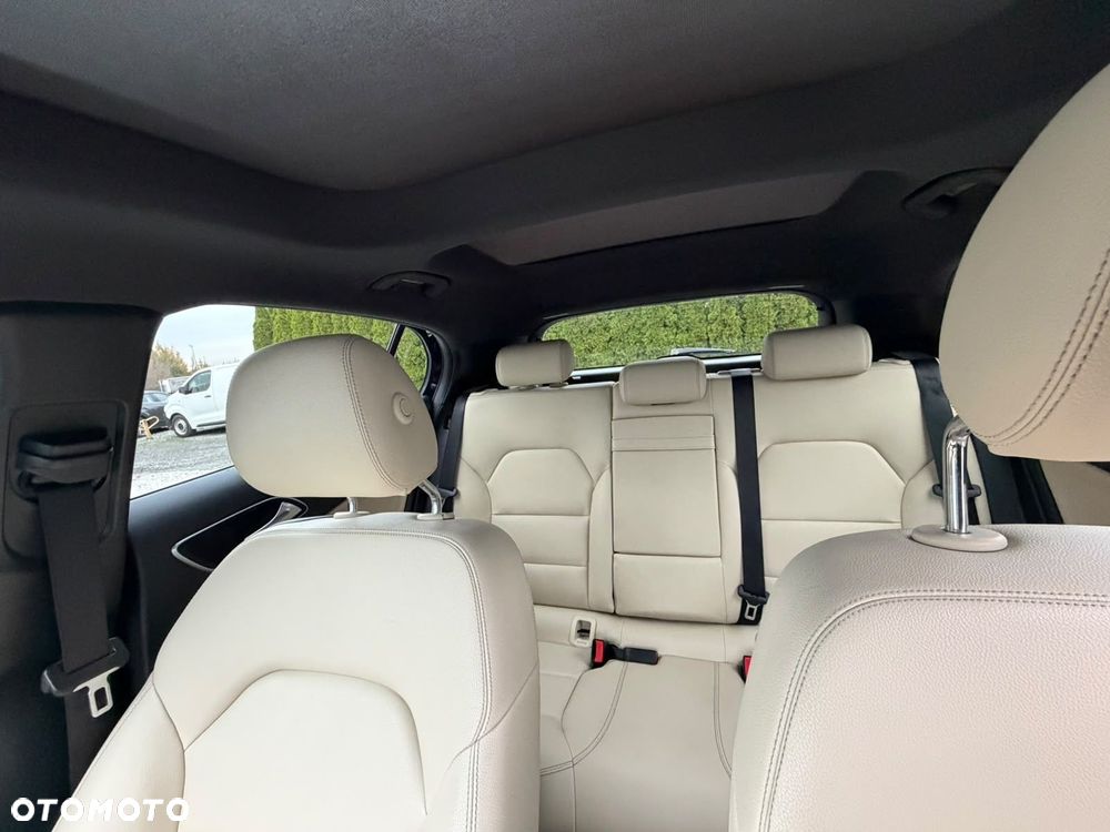 Mercedes-Benz GLA 250 7G-DCT Style - 25