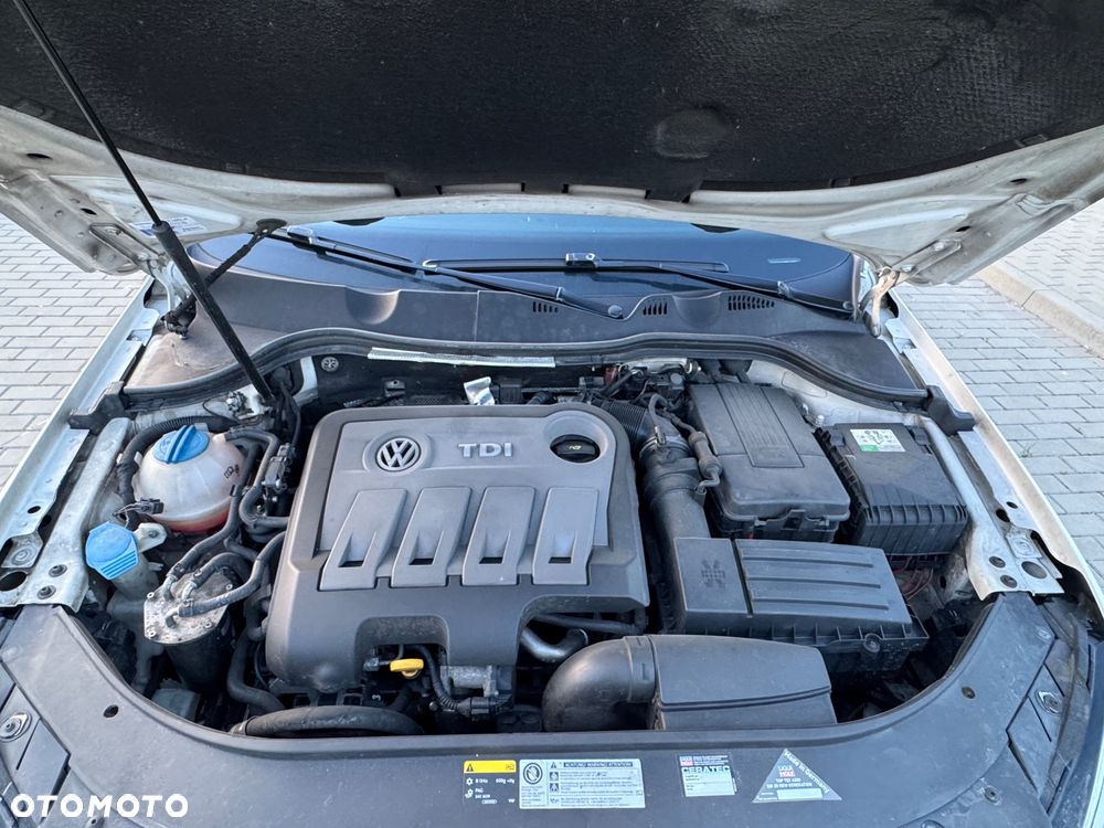 Volkswagen Passat 2.0 TDI Highline R-Style - 18