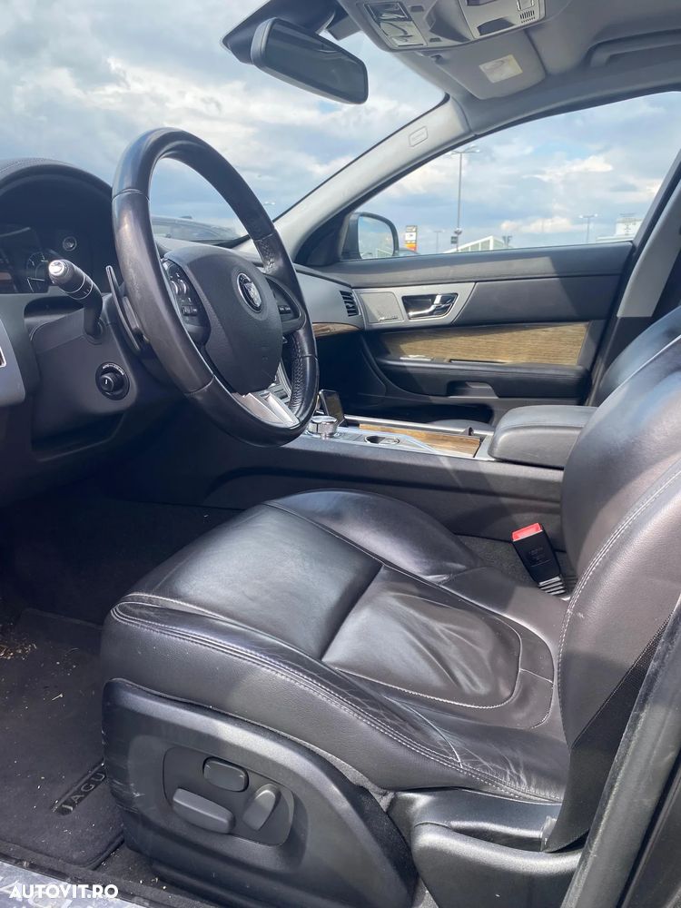 Jaguar XF 2.2D Premium Luxury - 16