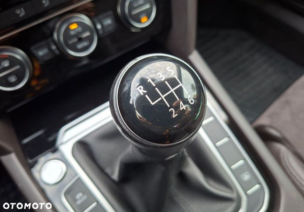 Volkswagen Passat - 34