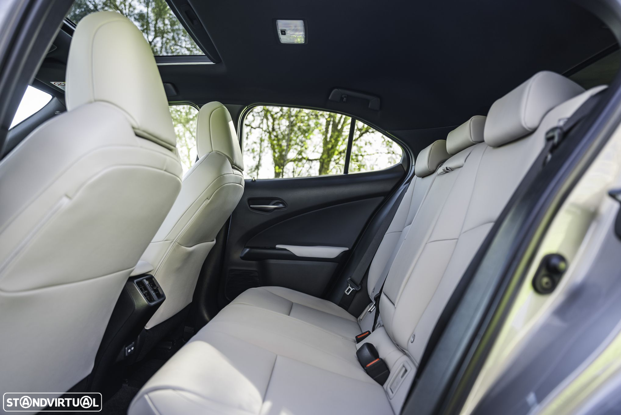 Lexus UX 250h Sport (Ecrã 12.3) - 11