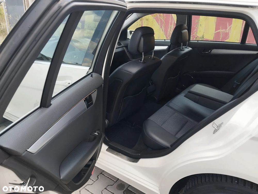 Mercedes-Benz Klasa C 180 T Kompressor BlueEFFICIENCY Avantgarde - 18