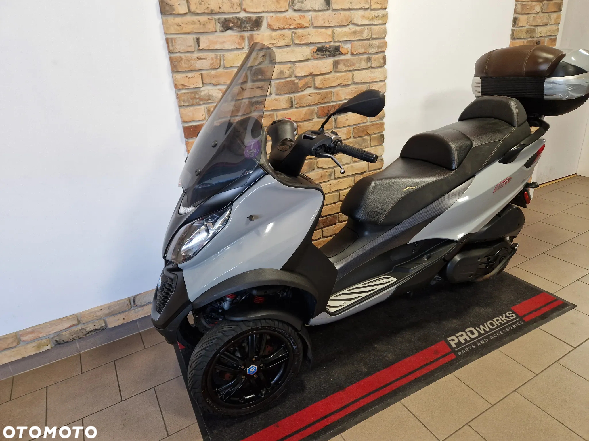 Piaggio MP-3 - 11
