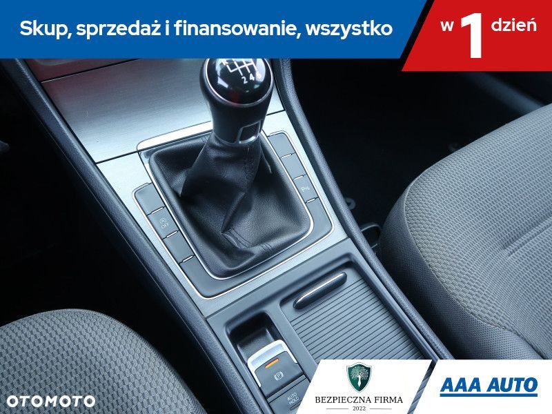 Volkswagen Golf - 17