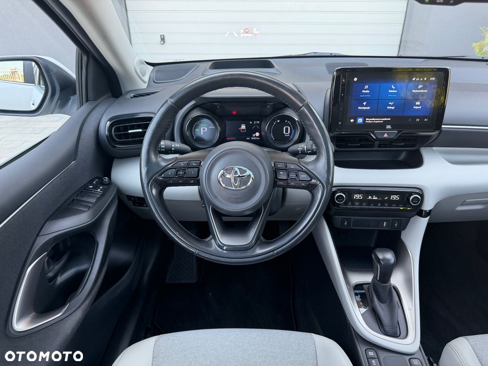 Toyota Yaris Hybrid 100 Selection Platinum - 13