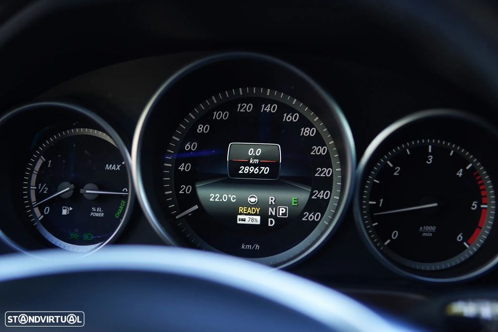 Mercedes-Benz E 300 Bluetec Hybrid Avantgarde - 29