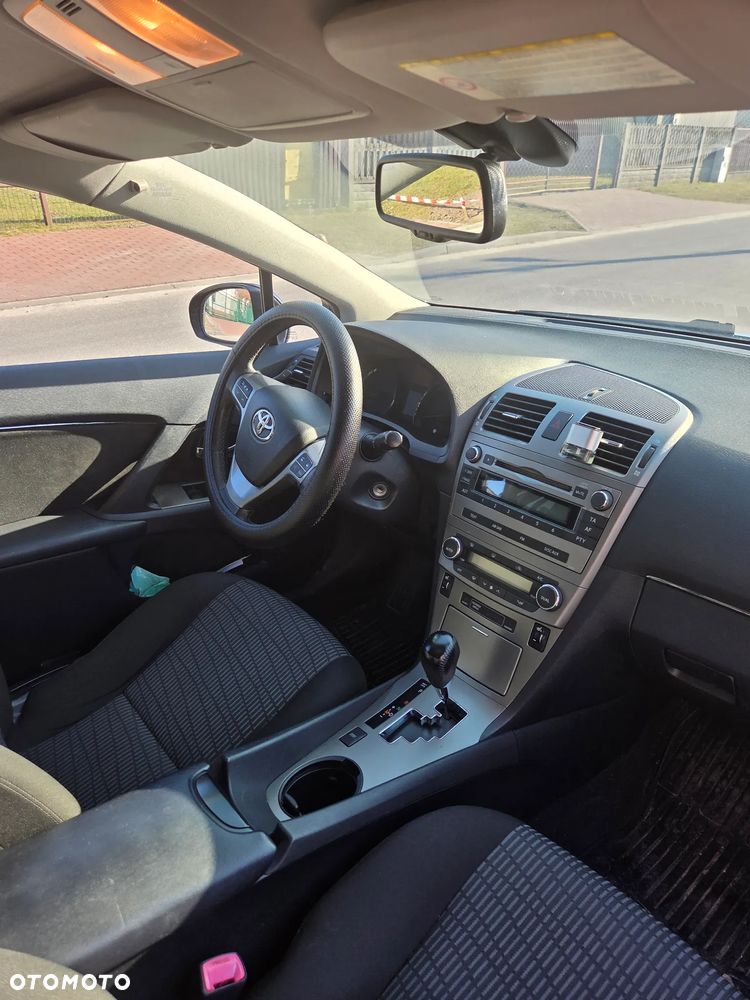 Toyota Avensis 1.8 Sol EU5 MS - 8