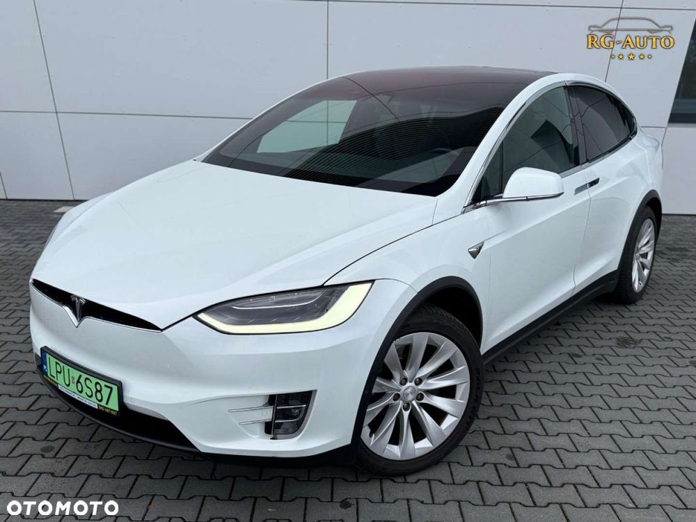 Tesla Model X - 22