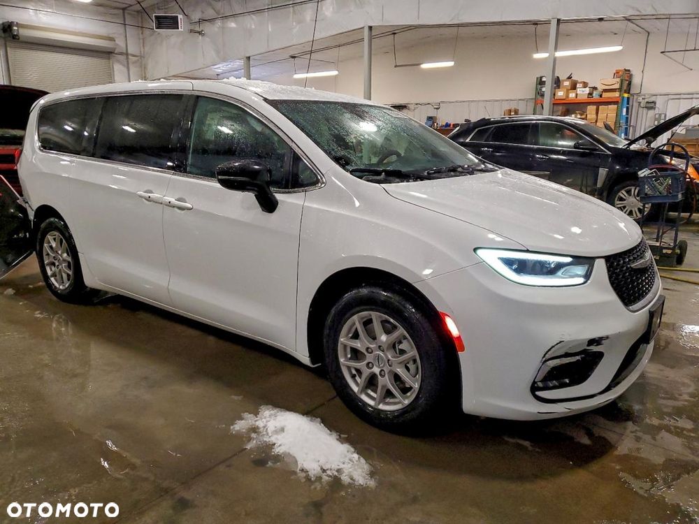 Chrysler Pacifica - 3