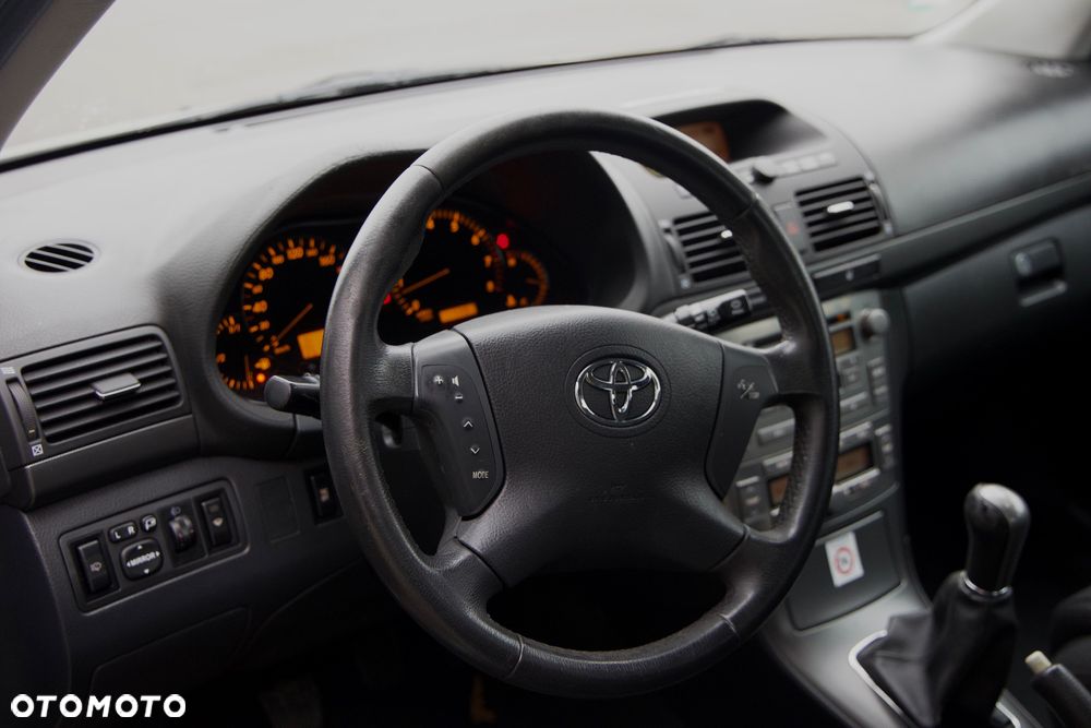 Toyota Avensis 2.0 VVT-i Team - 3