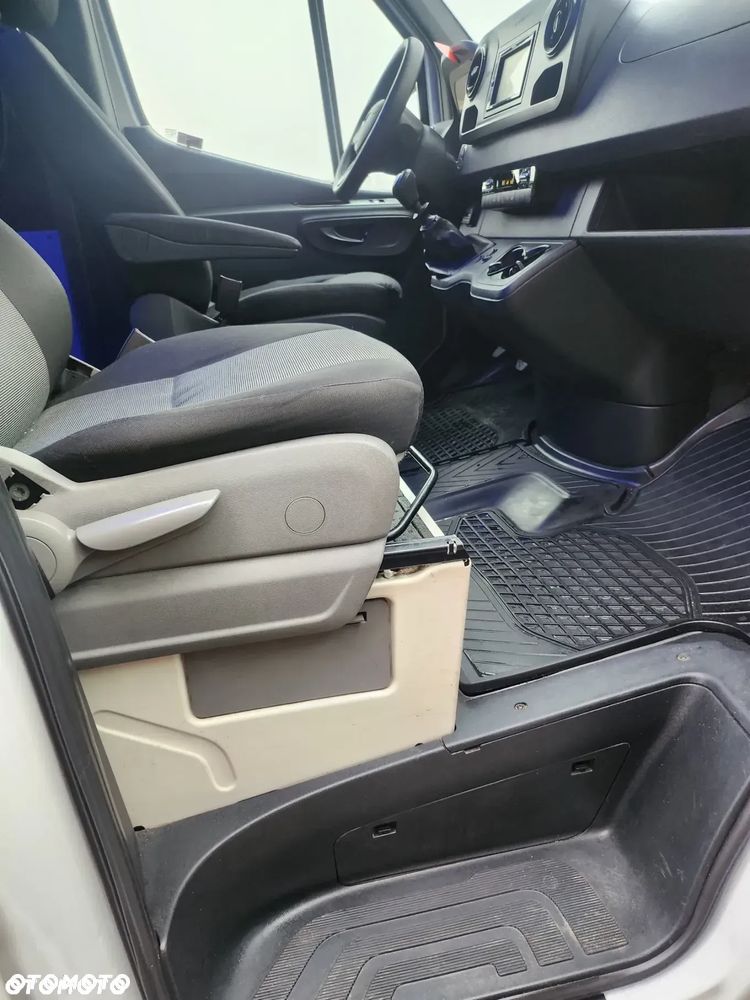Mercedes-Benz Sprinter - 21